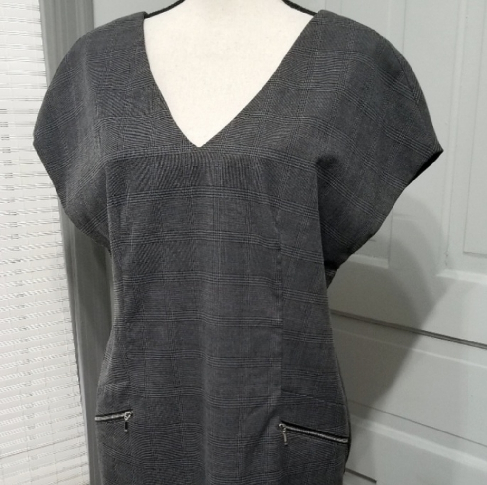 Elvi plaid dress with front pockets EUC